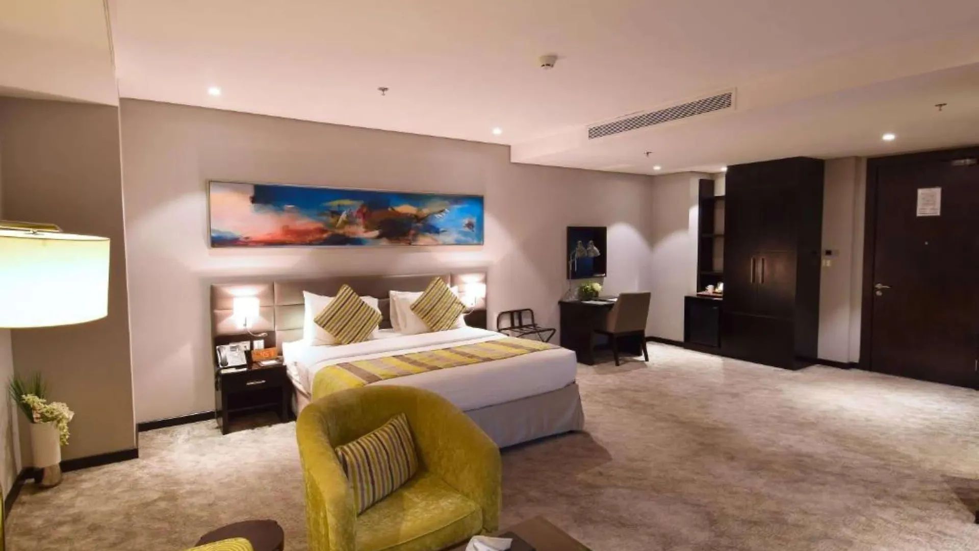 Best Western Plus Fursan Riyadh 4*,